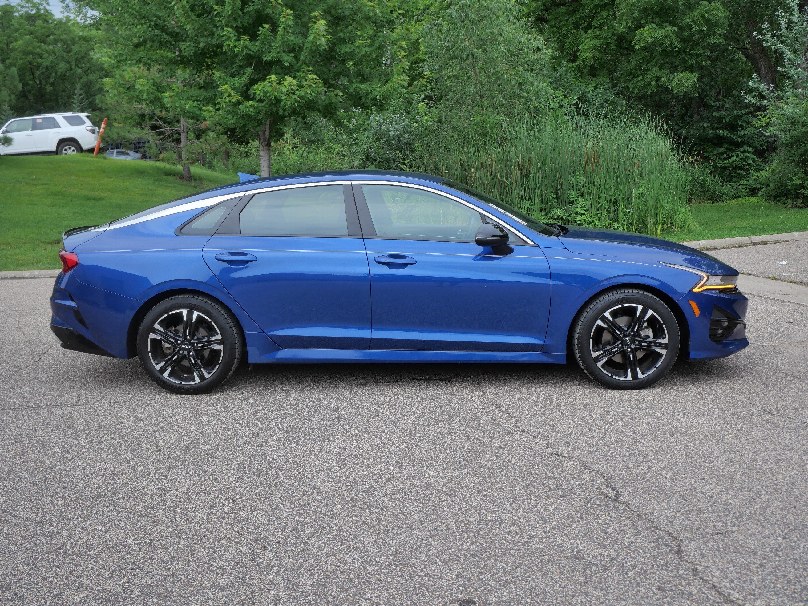 Used 2022 Sapphire Blue Kia GT-Line image 8