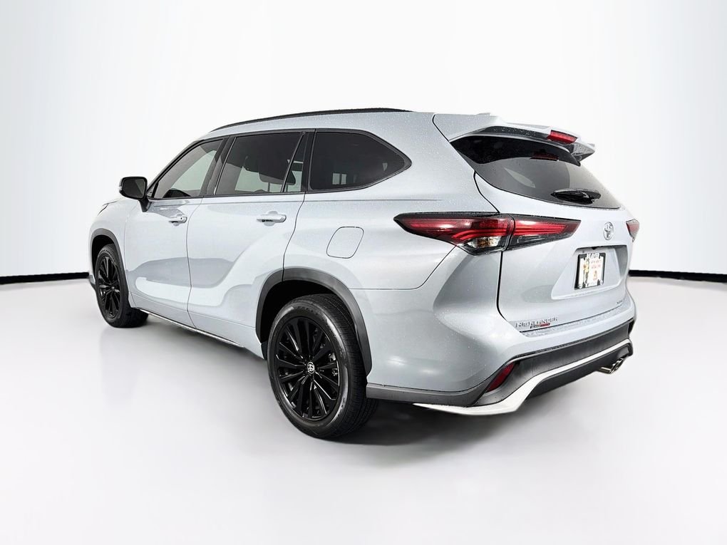 Used 2025  Toyota XSE image 7
