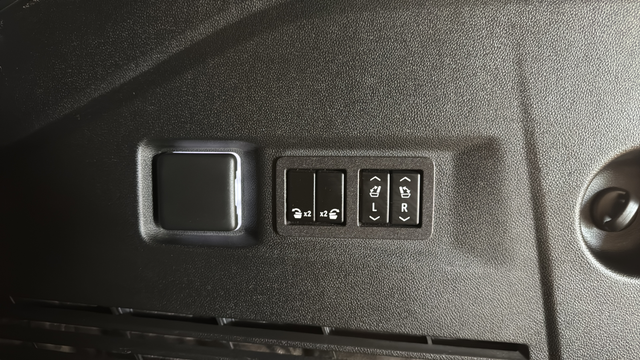 Used 2024 Onyx Black GMC Denali image 39