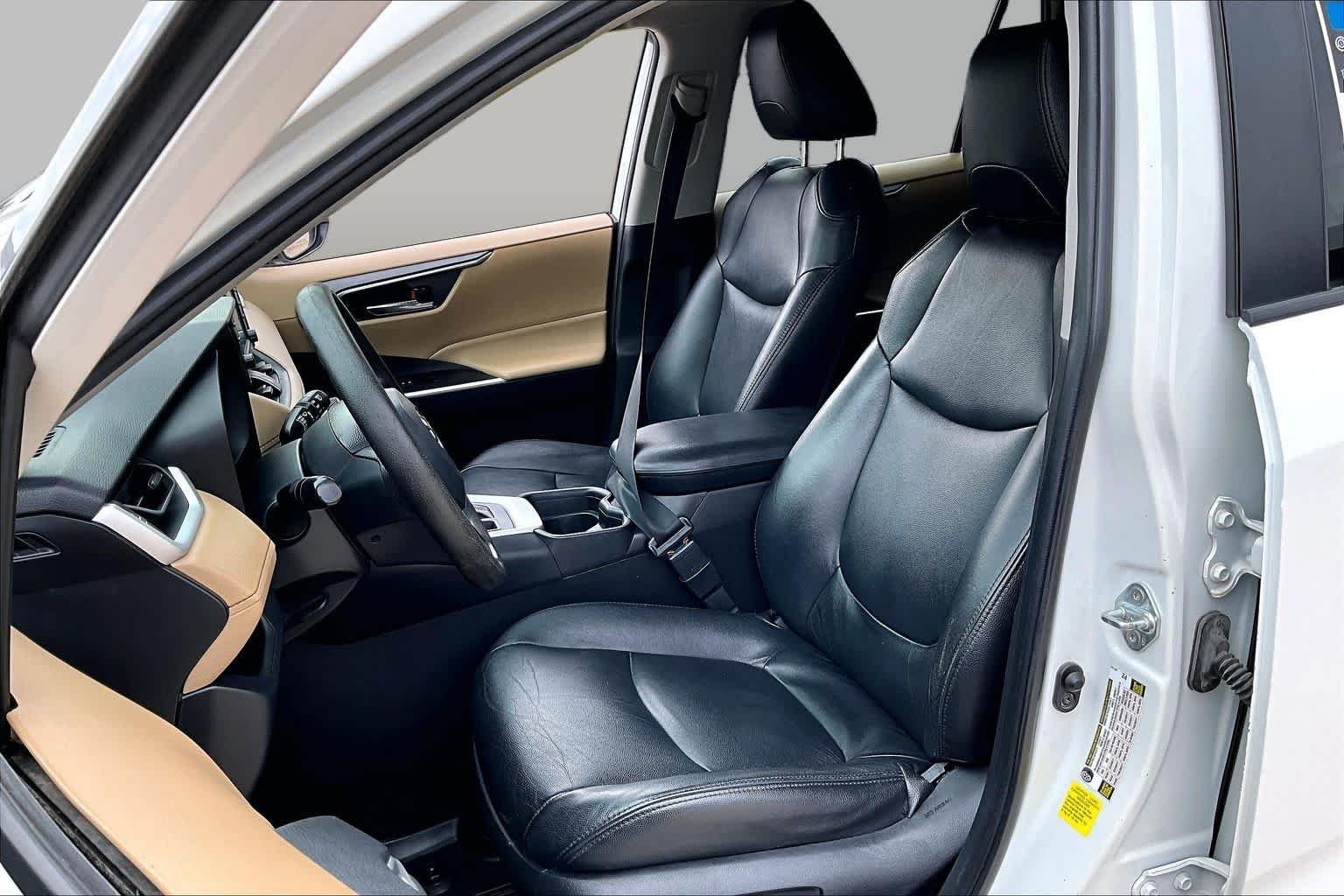 Used 2020 Super White Toyota XLE image 9