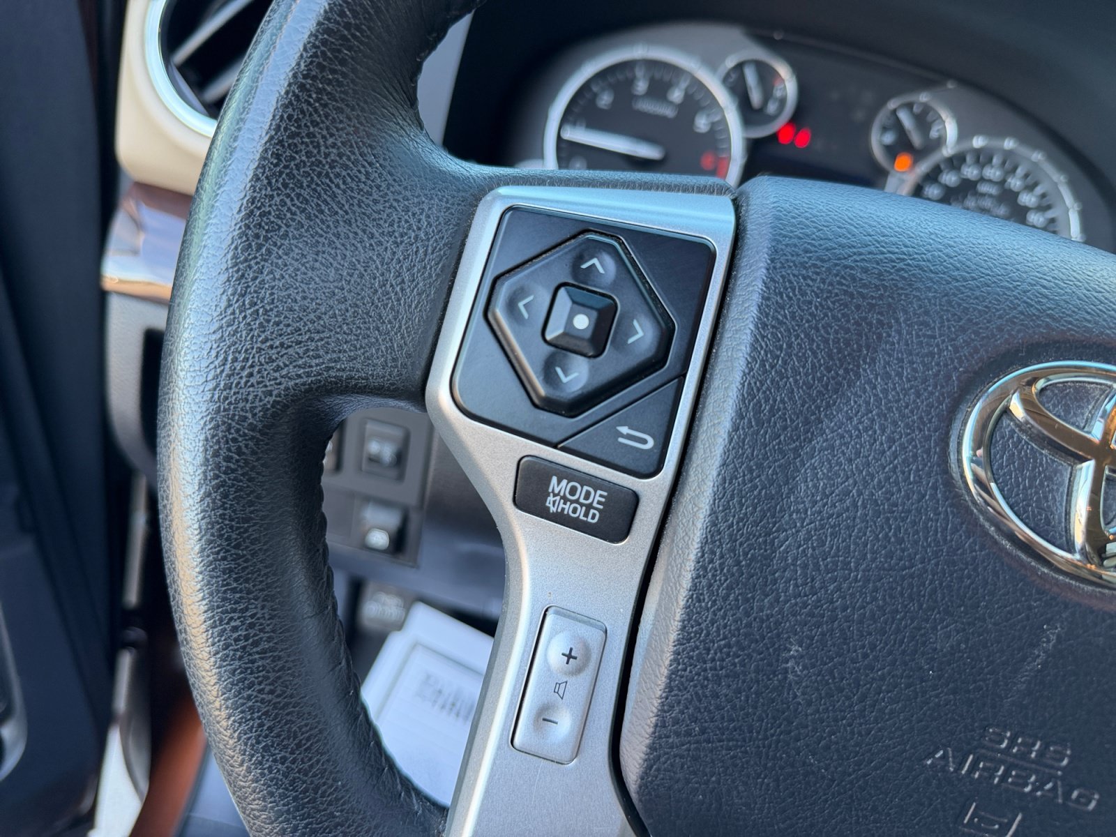 Used 2014 Sunset Bronze Mica Toyota LTD image 24