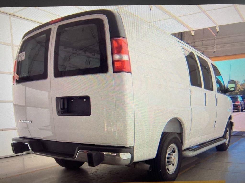 Used 2025 Summit White Chevrolet Work Van image 4