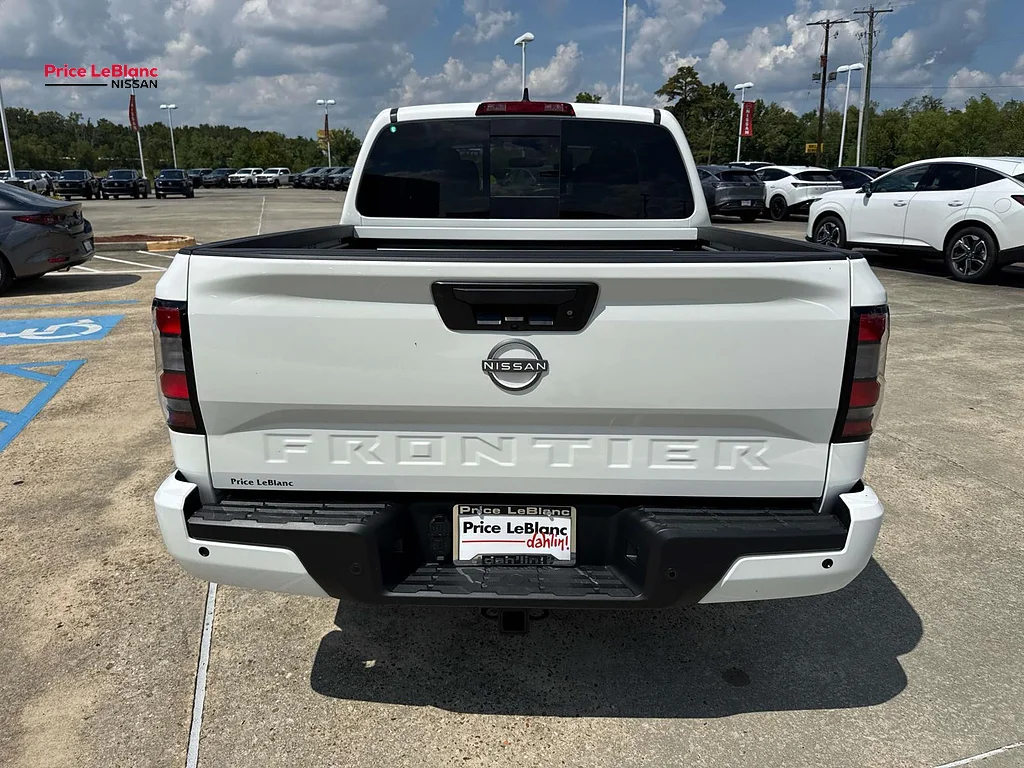 New 2027 GLACIER WH Nissan SV CREW CAB 2WD AUTO image 6