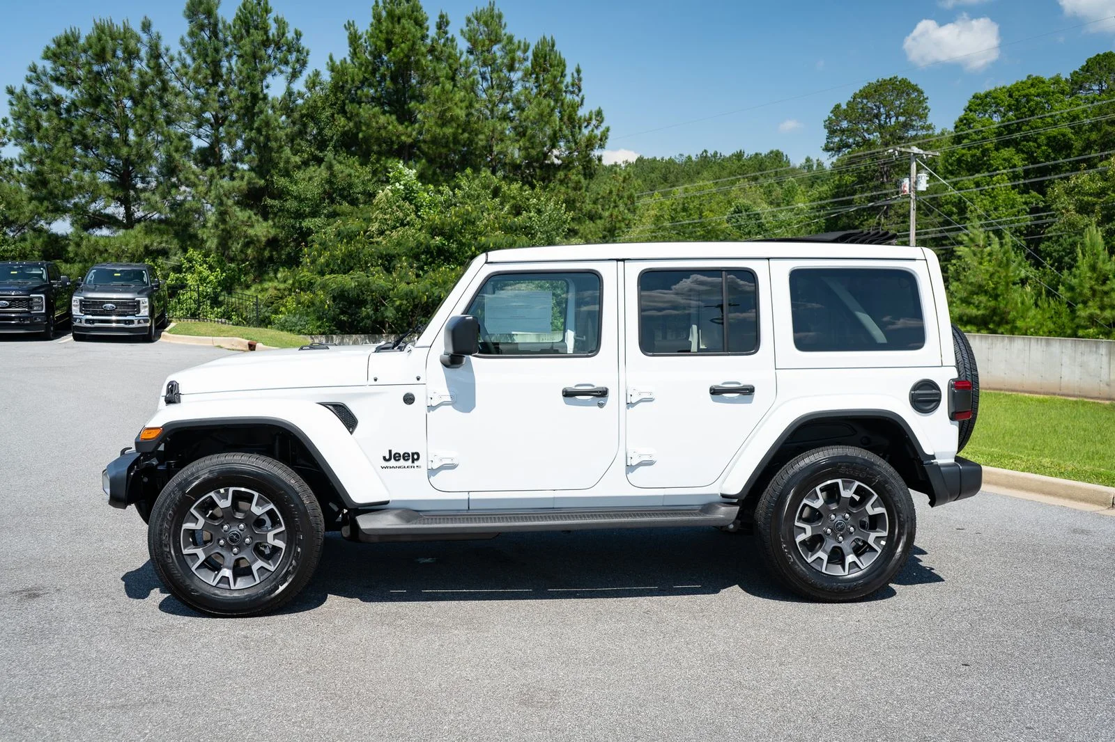 New 2026 White Jeep Sahara image 5