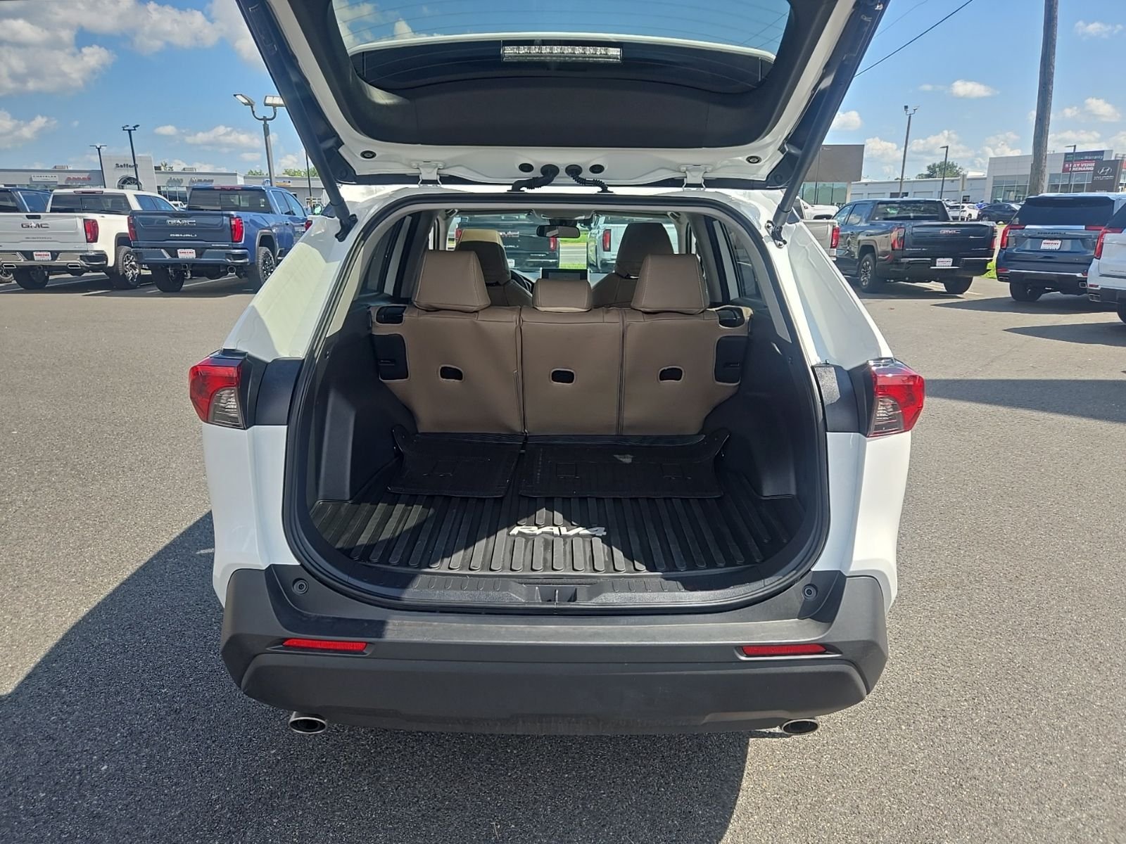 Used 2025 White Toyota XLE image 11