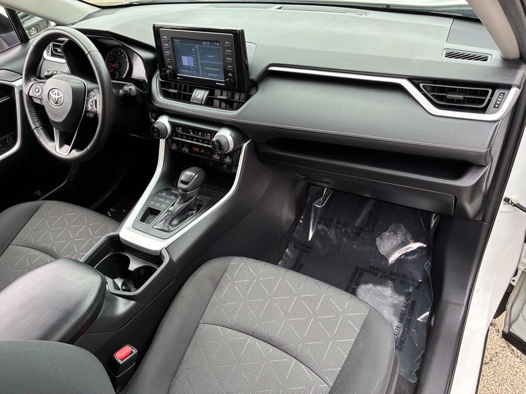 Used 2020 White Toyota XLE image 31