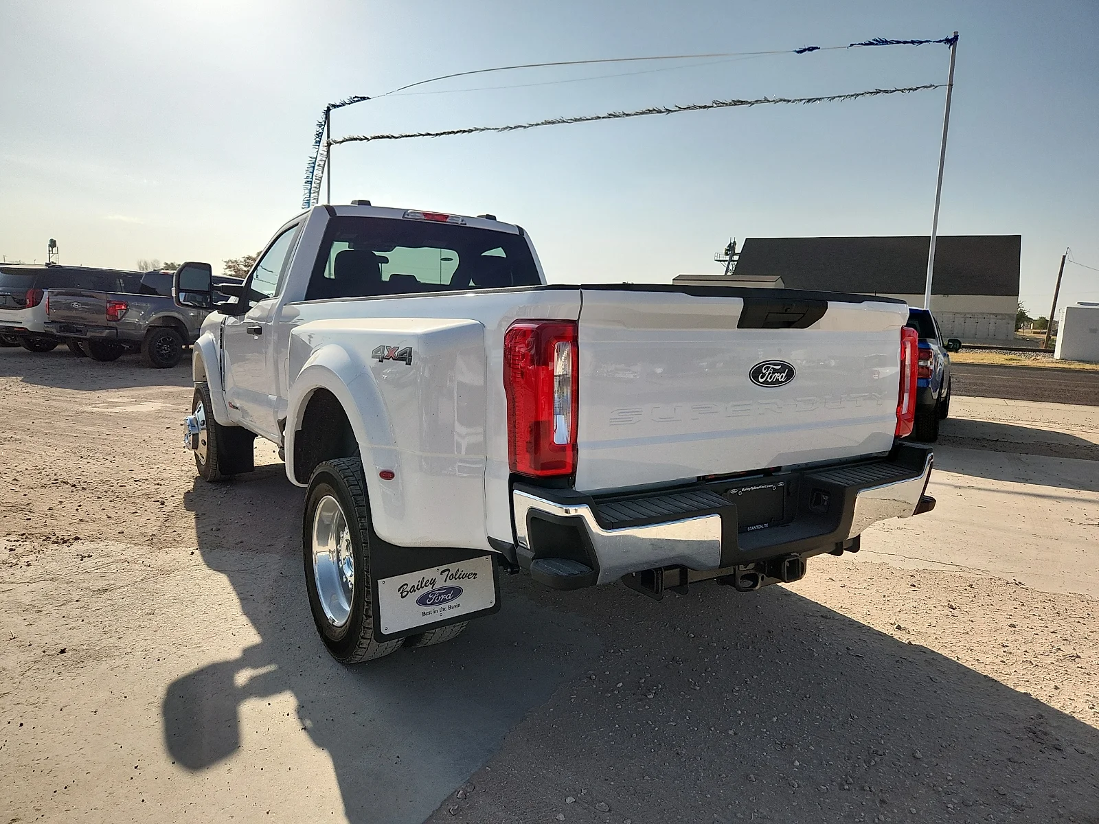 New 2027 Oxford White Ford XLT image 5