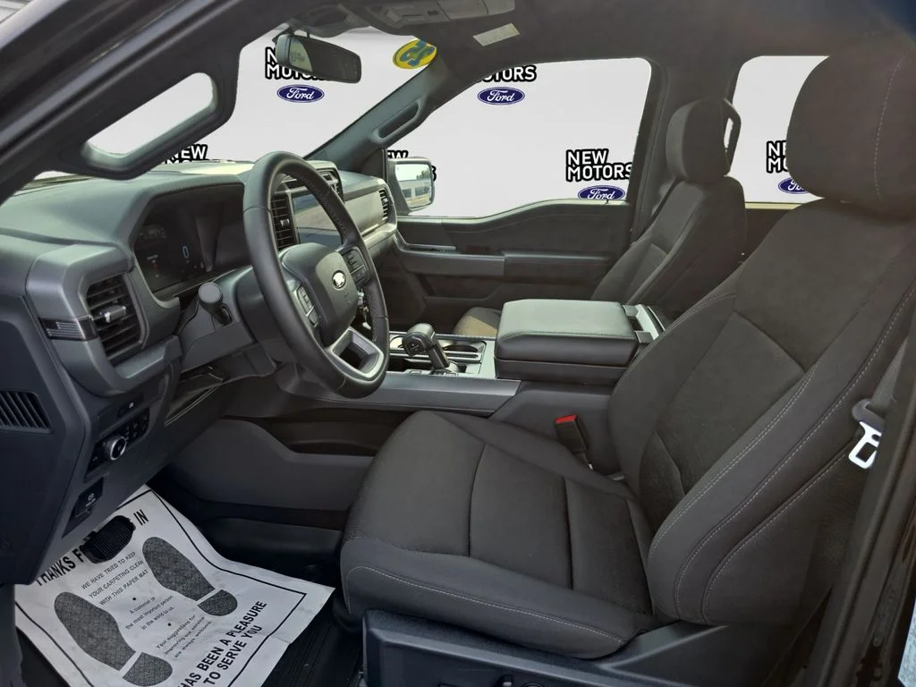 Used 2025 Black Metallic Ford XLT image 8