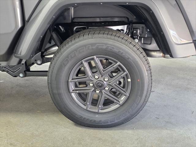 New 2025 Granite Crystal Metallic Clear-Coat Exterior Paint Jeep Sport S image 32