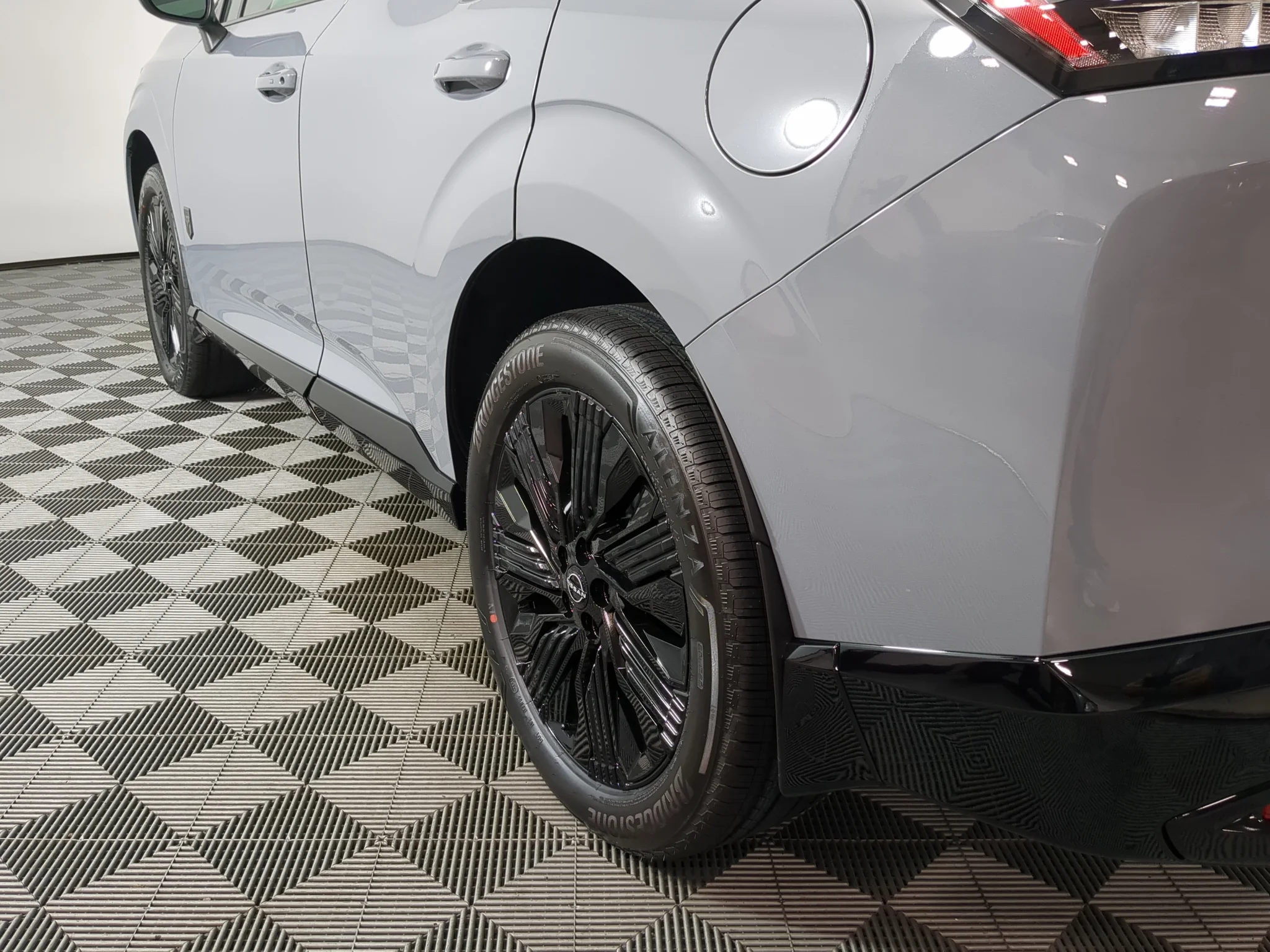 New 2027 Boulder Gray Pearl/Super Black Nissan SL image 5