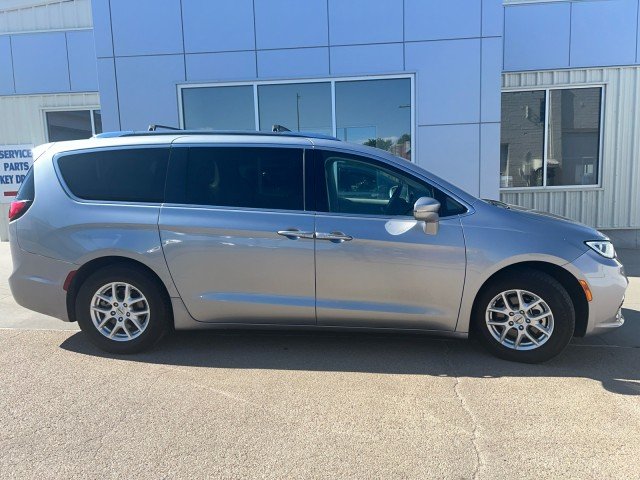 Used 2021 Chrysler Pacifica Touring L with VIN 2C4RC1BG8MR528637 for sale in Kansas City