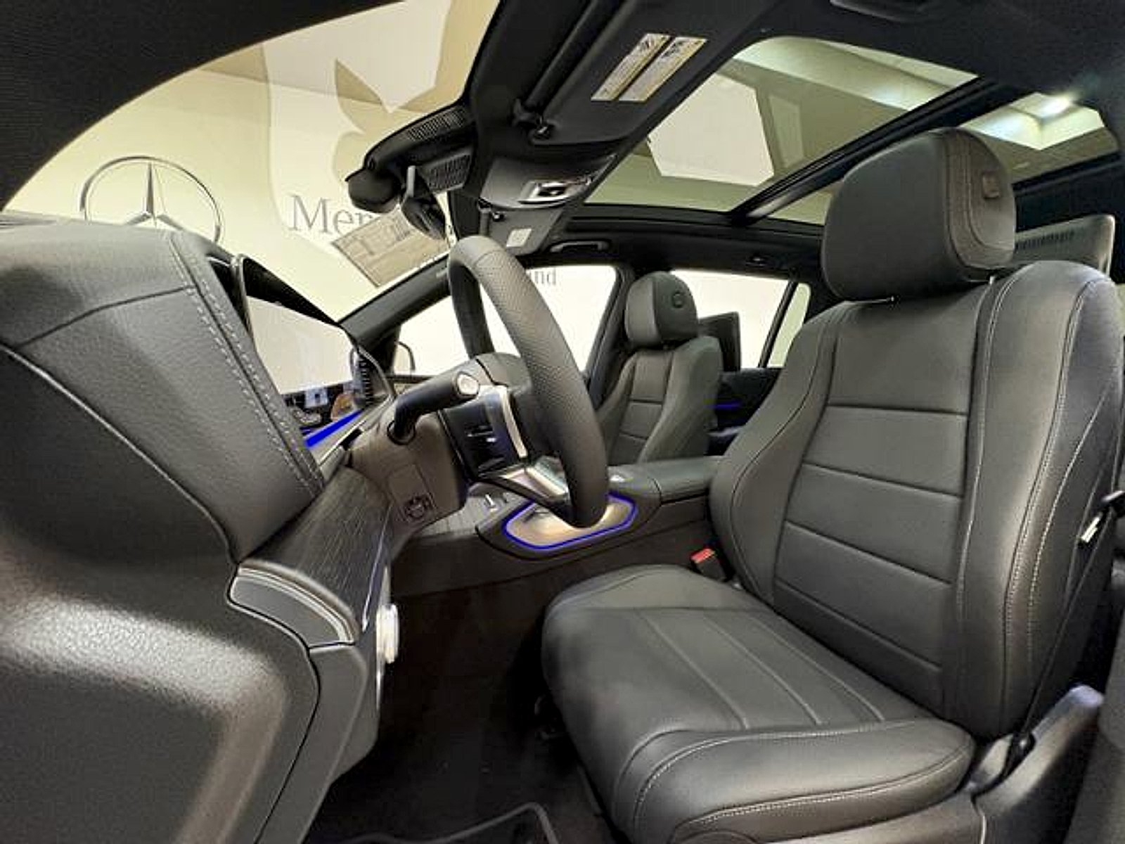 New 2026 Polar White Mercedes-Benz 4MATIC® image 10