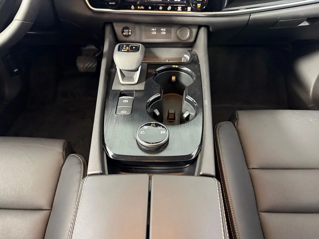 Used 2025 Champagne Silver Metallic Nissan SL image 19