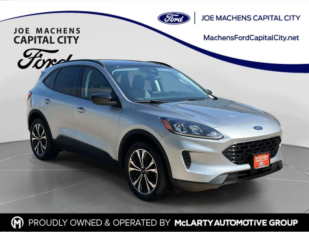 Used 2022 Iconic Silver Metallic Ford SE image 1