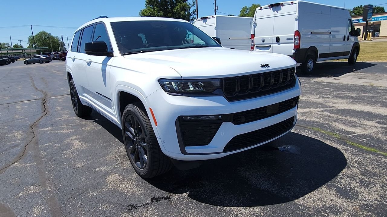 New 2026 White/off-white Jeep Limited image 2