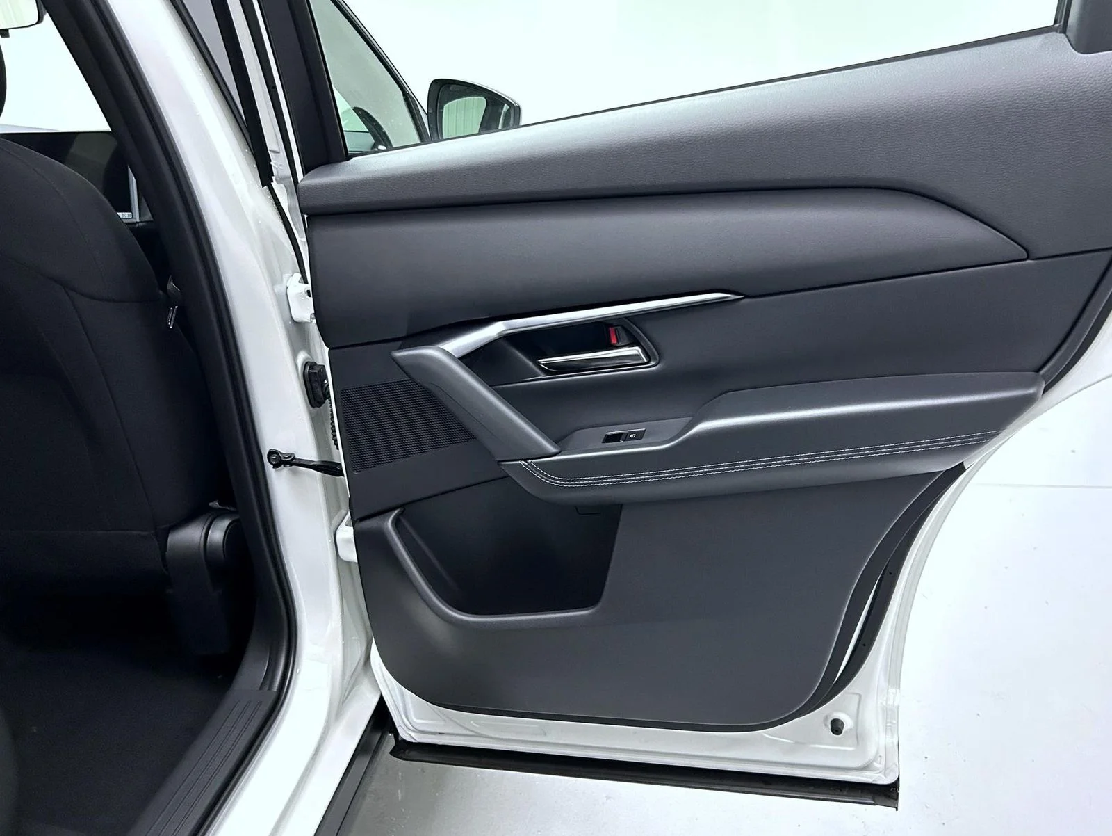 New 2026 Rhodium White Metallic Mazda 2.5 S AWD image 18