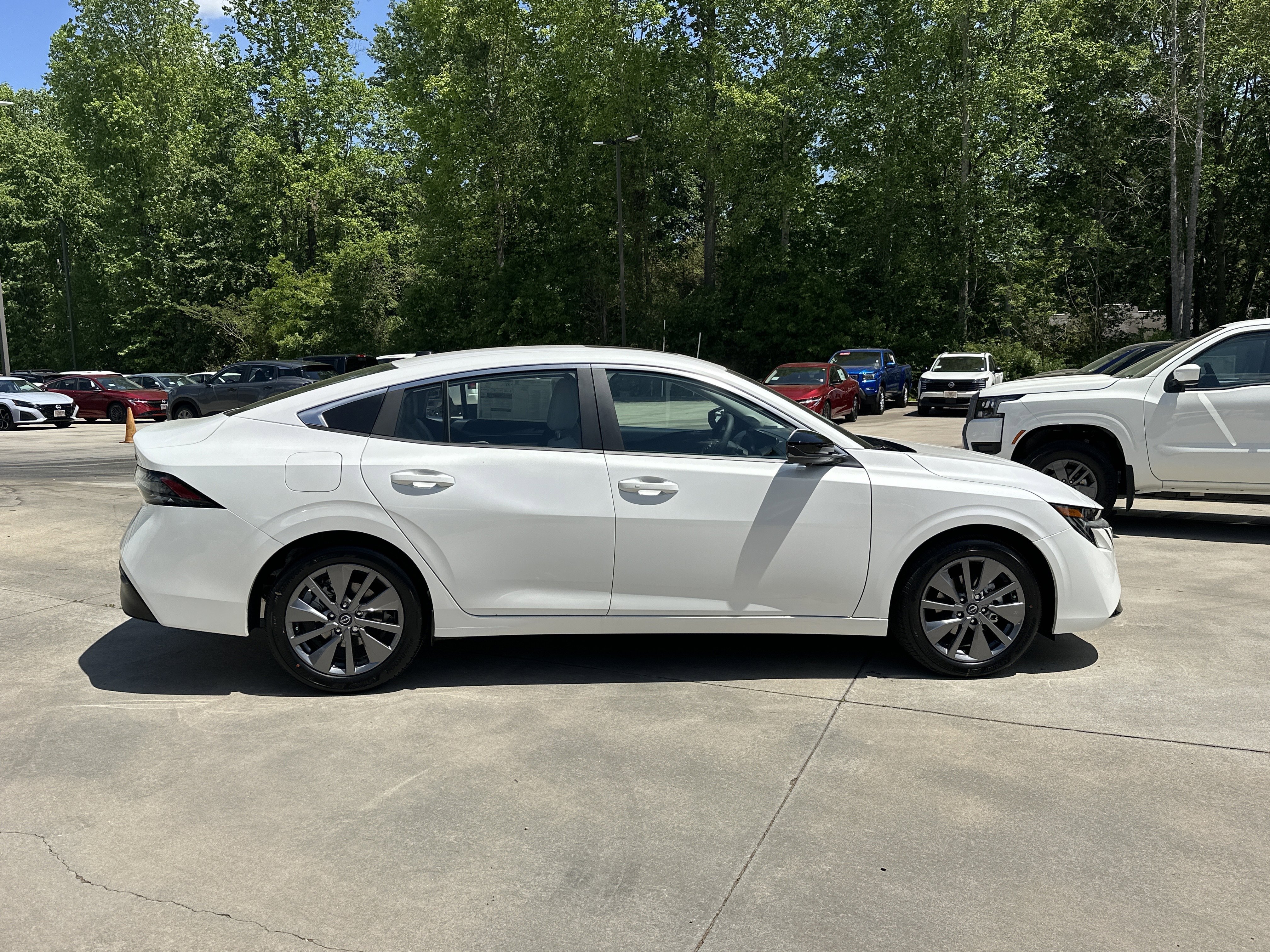 New 2026 Aspen White Tricoat Nissan SL image 9