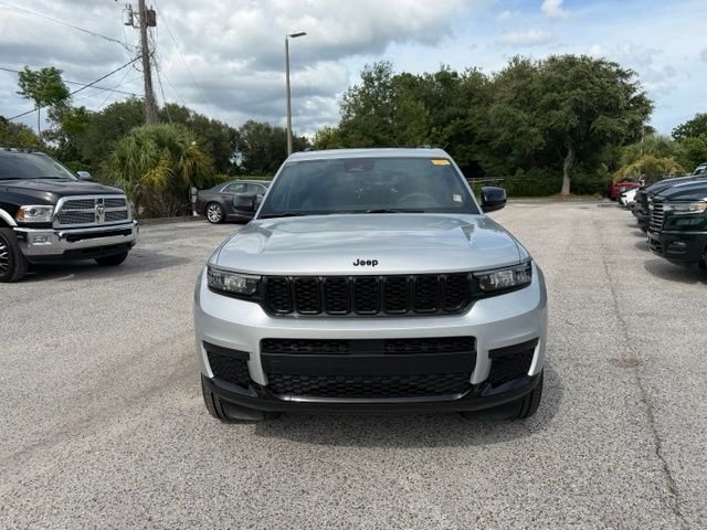 Used 2025 Silver Jeep Altitude X image 9