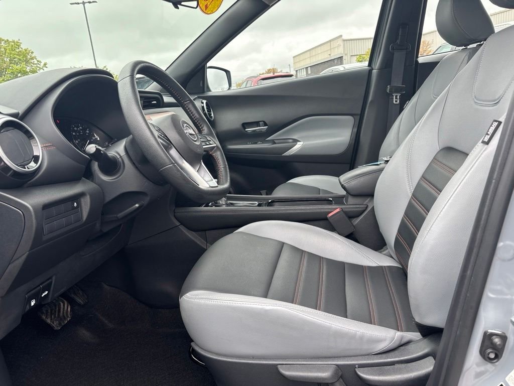 Used 2024 Gray Nissan SR image 9