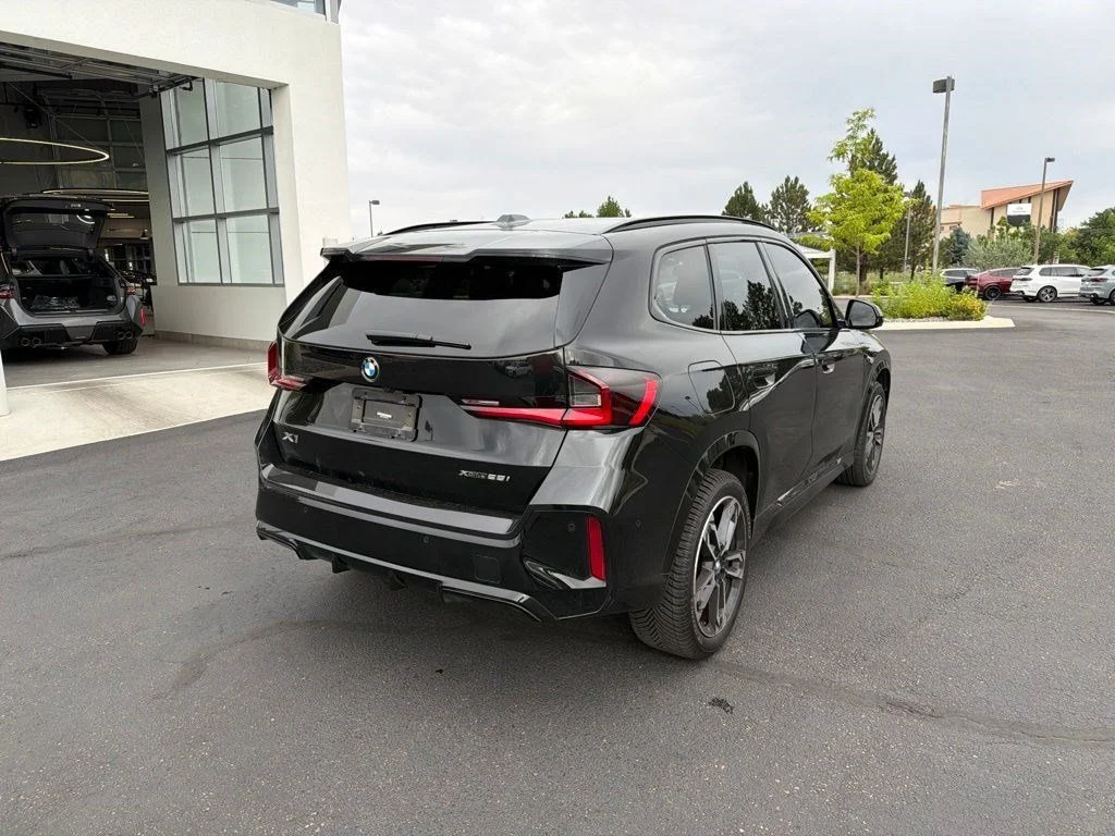 Used 2023 Black Sapphire Metallic BMW xDrive28i image 5