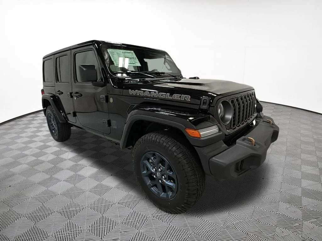 New 2026 Black Clear-Coat Exterior Paint Jeep 85th Anniversary Edition image 4