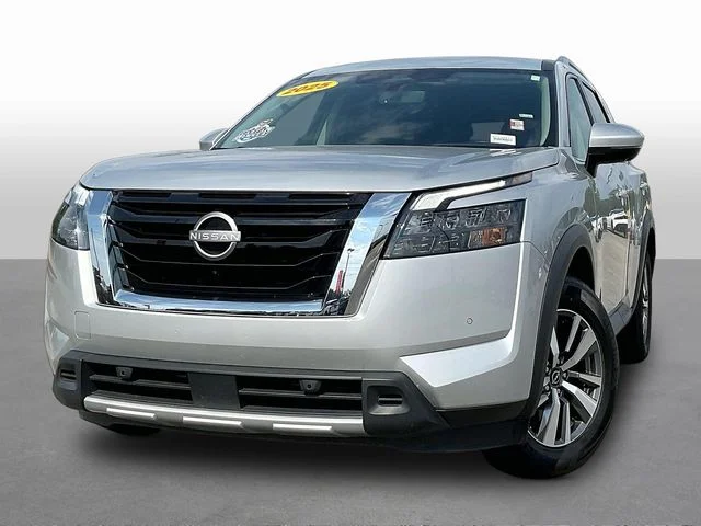 Used 2025 Silver Nissan SL image 3