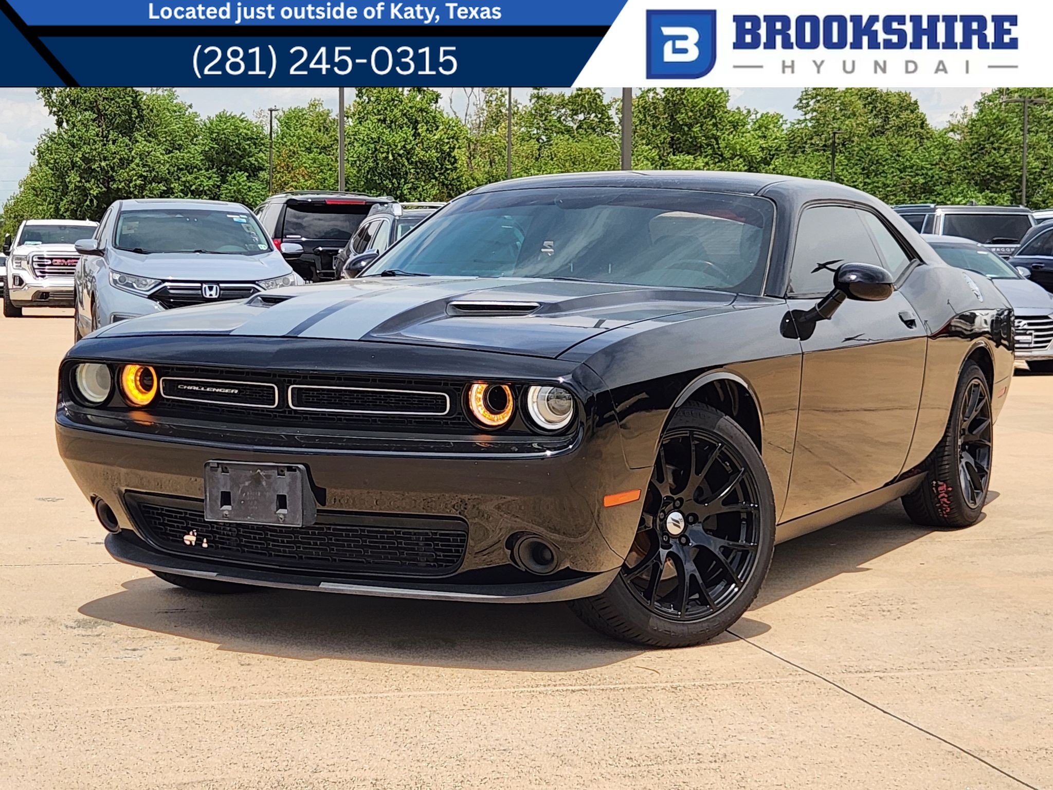 Used 2018 Pitch Black Clearcoat Dodge SXT image 1