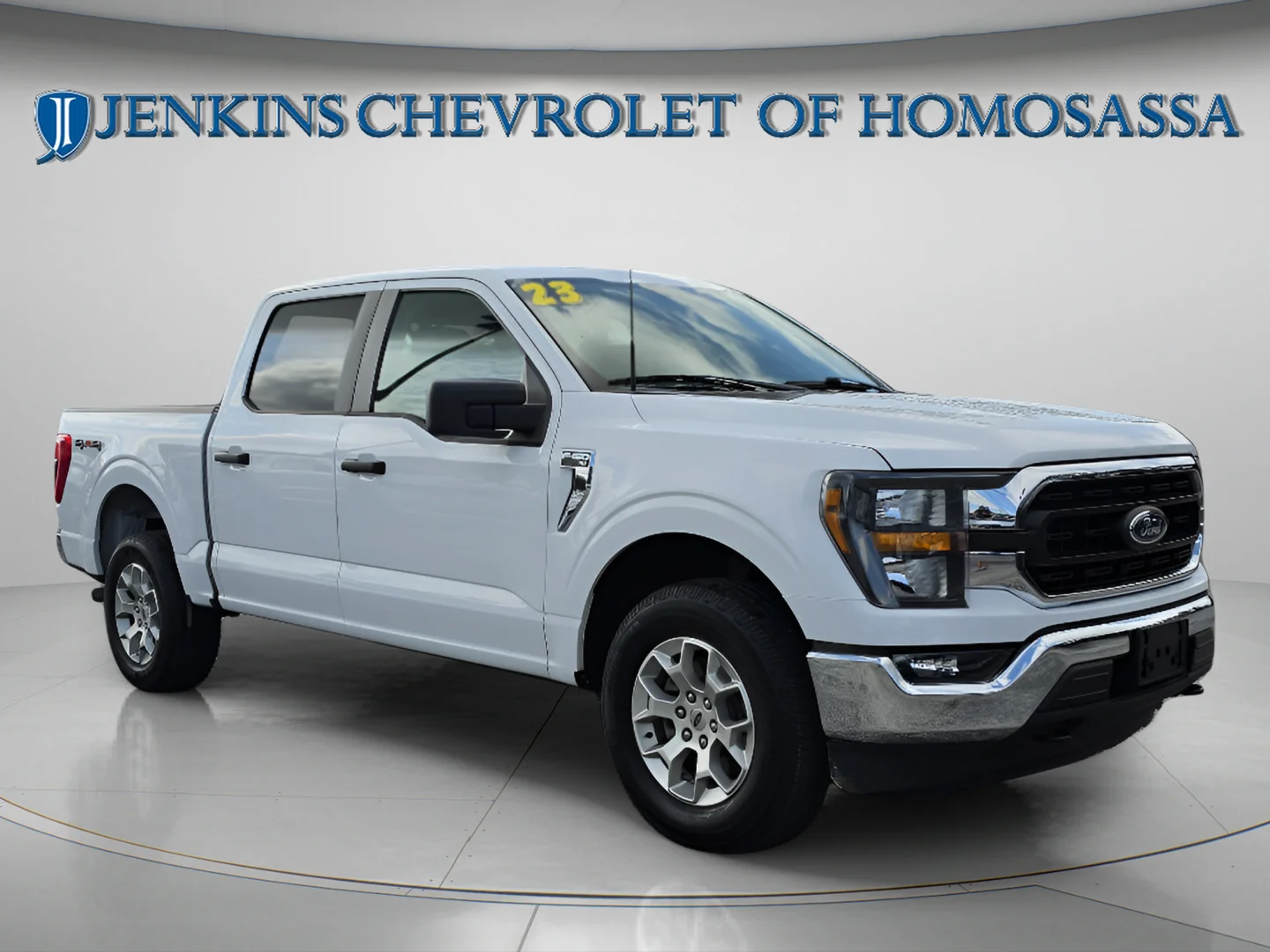 Used 2023 Oxford White Ford XLT image 1