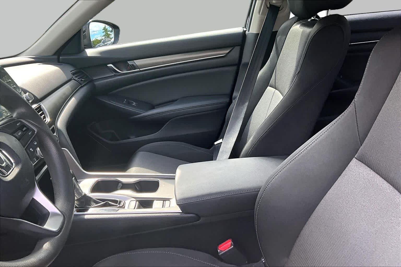 Used 2019 Crystal Black Pearl Honda LX 1.5T image 8