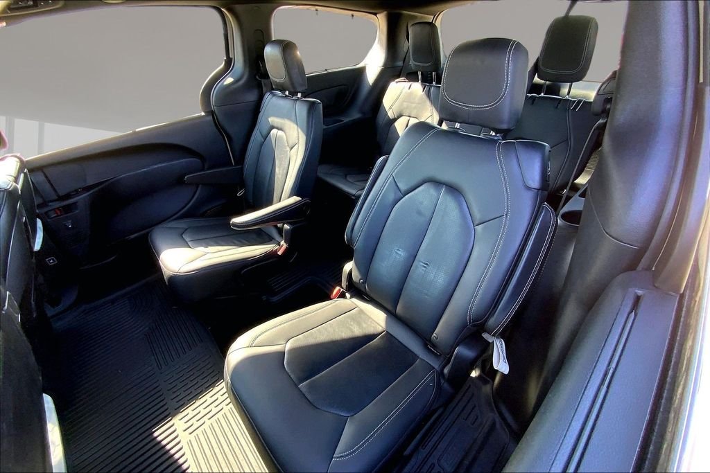 Used 2020 Luxury White Pearlcoat Chrysler Touring L Plus image 25