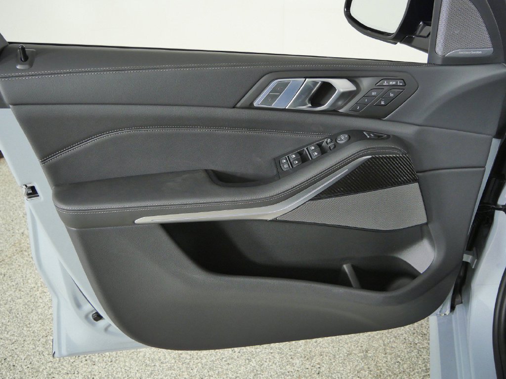 New 2027 Brooklyn Grey Metallic BMW M60i image 36