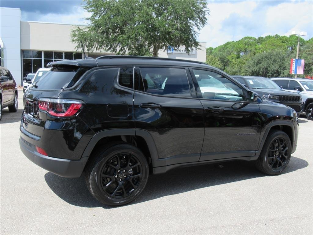 2026 Jeep Compass Latitude Altitude photo 2