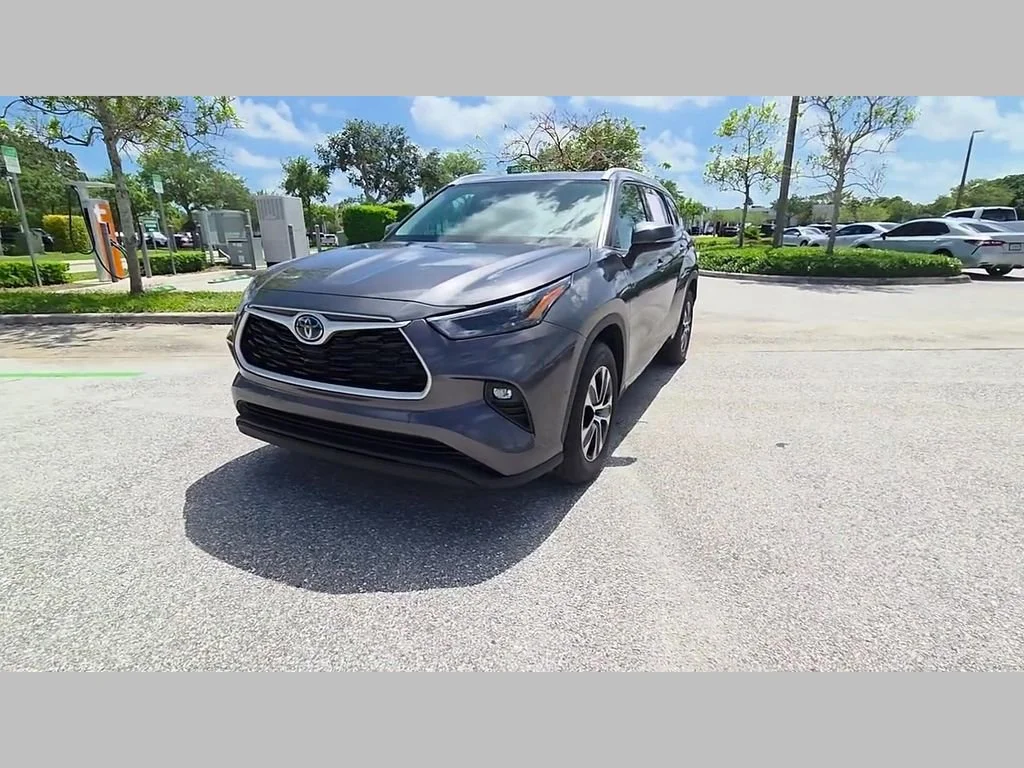 Used 2022 Magnetic Gray Metallic Toyota Hybrid XLE image 50