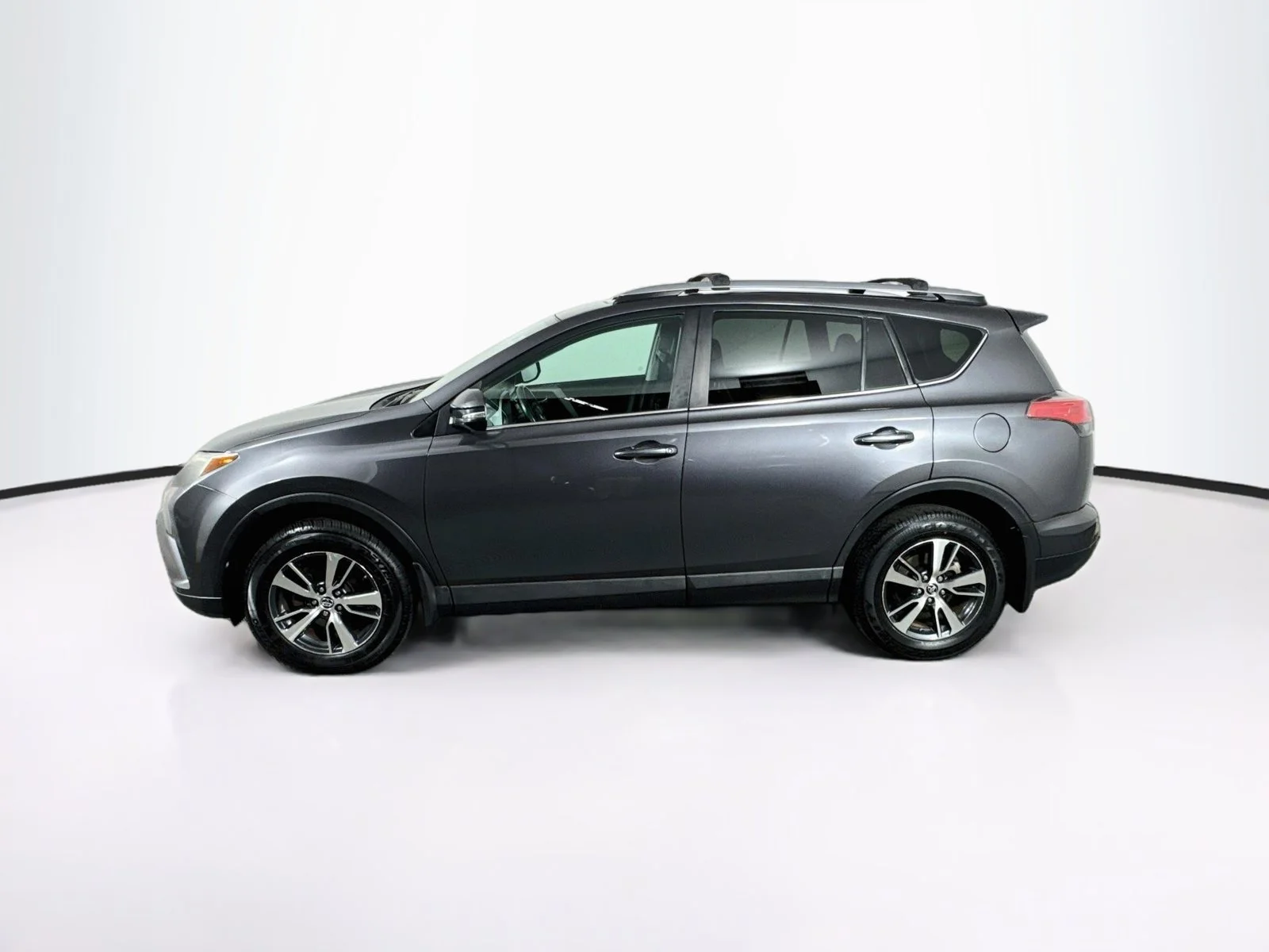 Used 2017 Gray Toyota XLE image 3