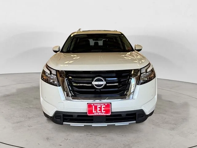 Used 2024 White Nissan Platinum image 9