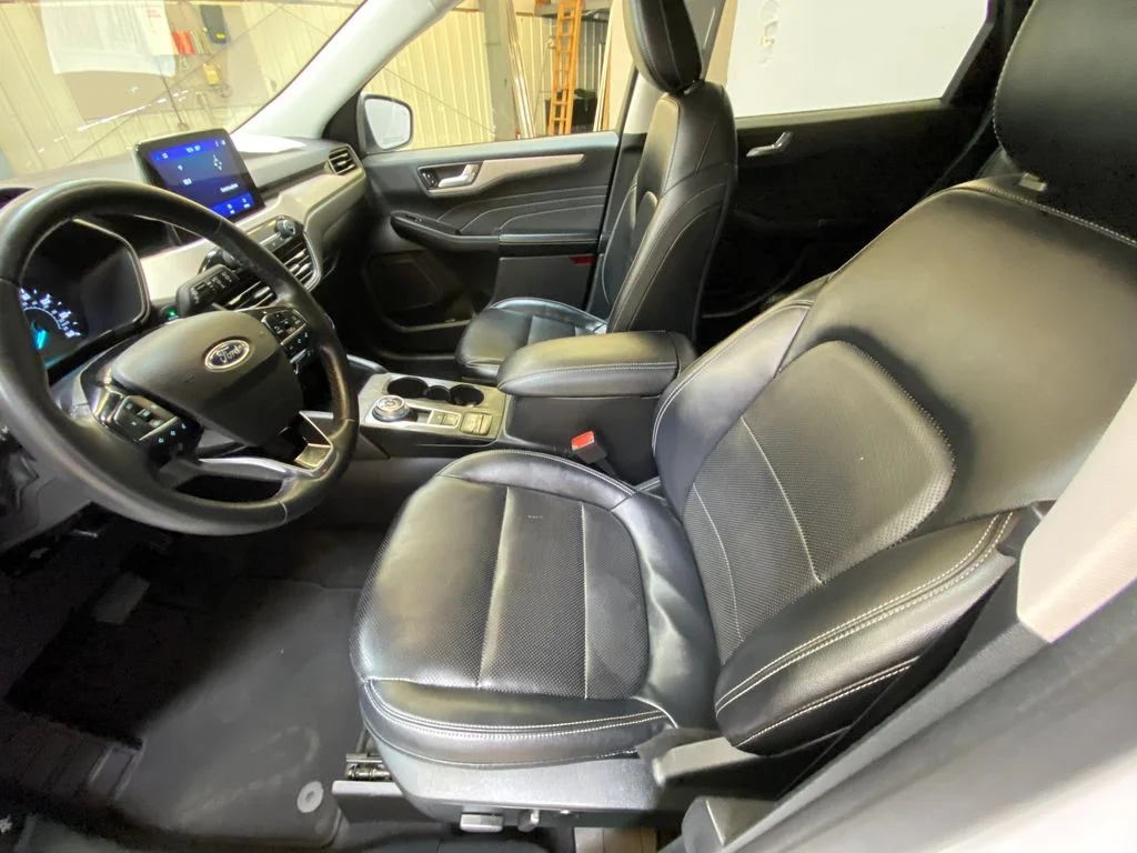 Used 2022 White Ford SEL image 22