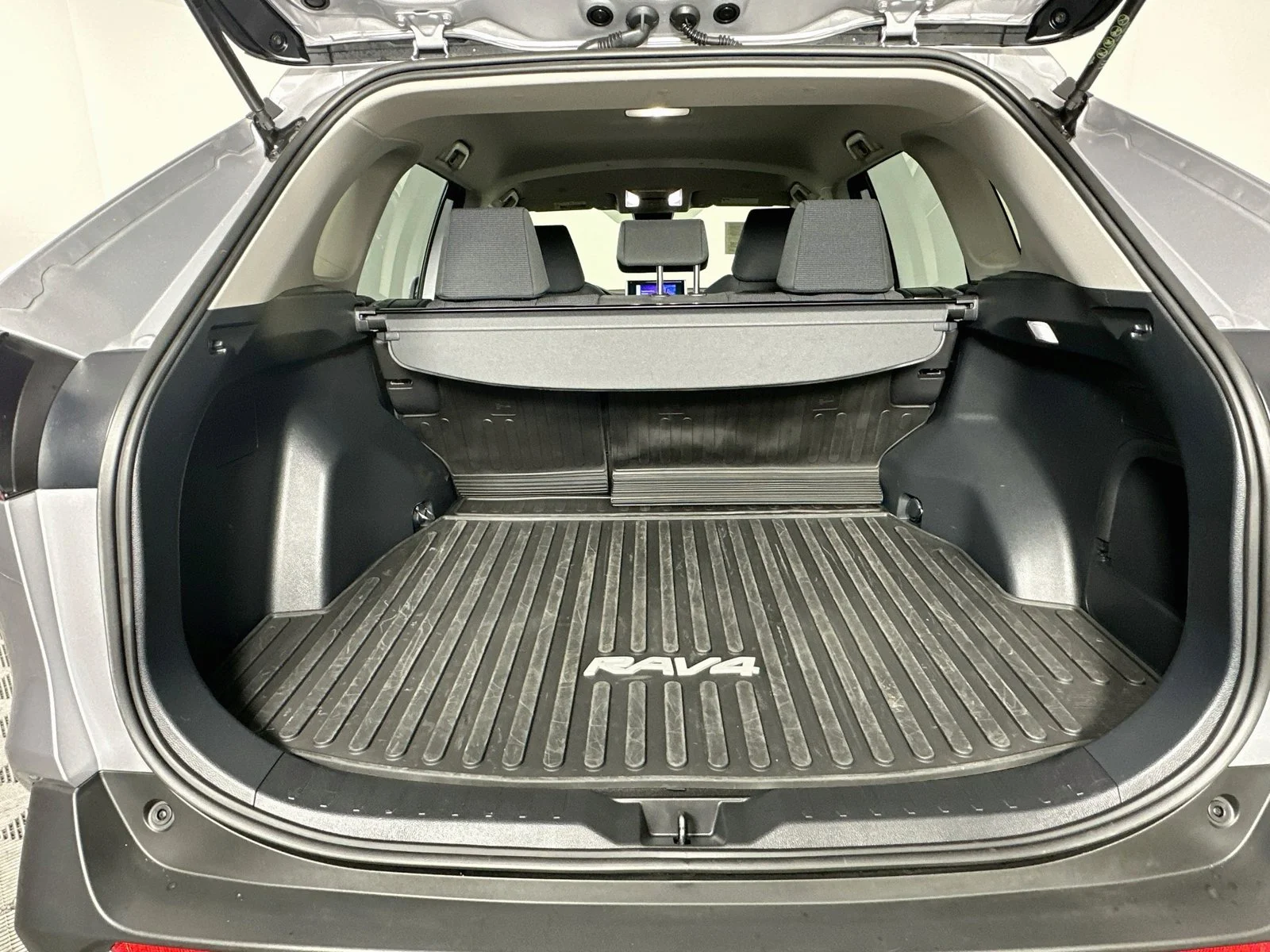 Used 2025 Silver Toyota LE image 25