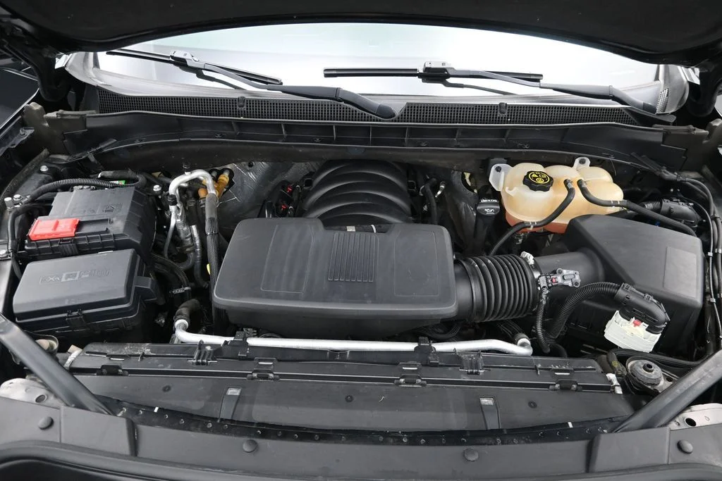 Used 2022 Black Chevrolet Z71 image 11
