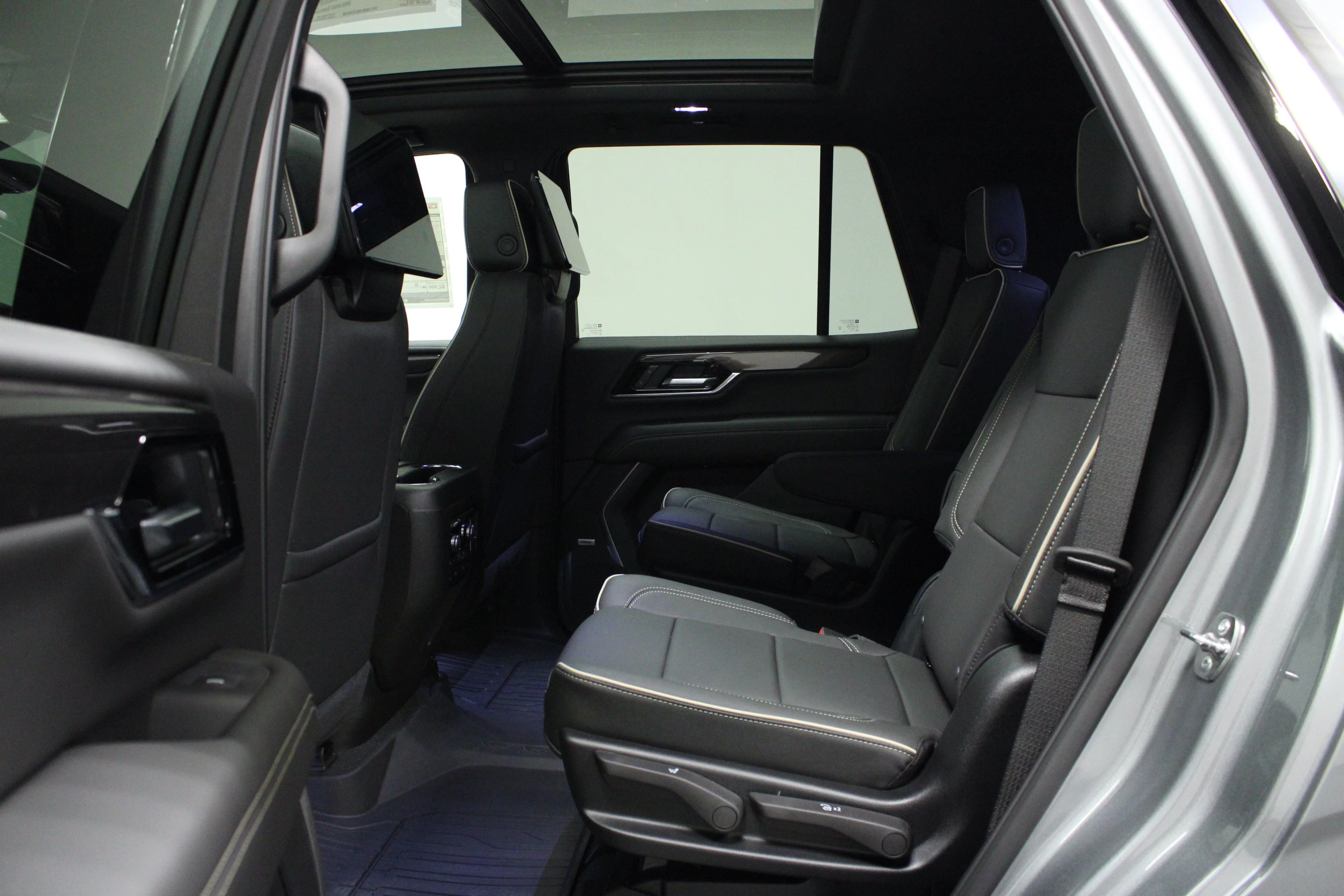 New 2026 Sterling Metallic GMC Elevation image 14