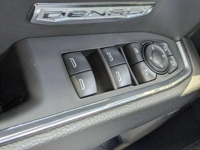 Used 2025 Onyx Black GMC Denali image 24
