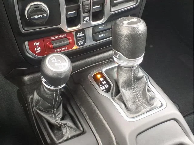 Used 2024  Jeep Rubicon image 11