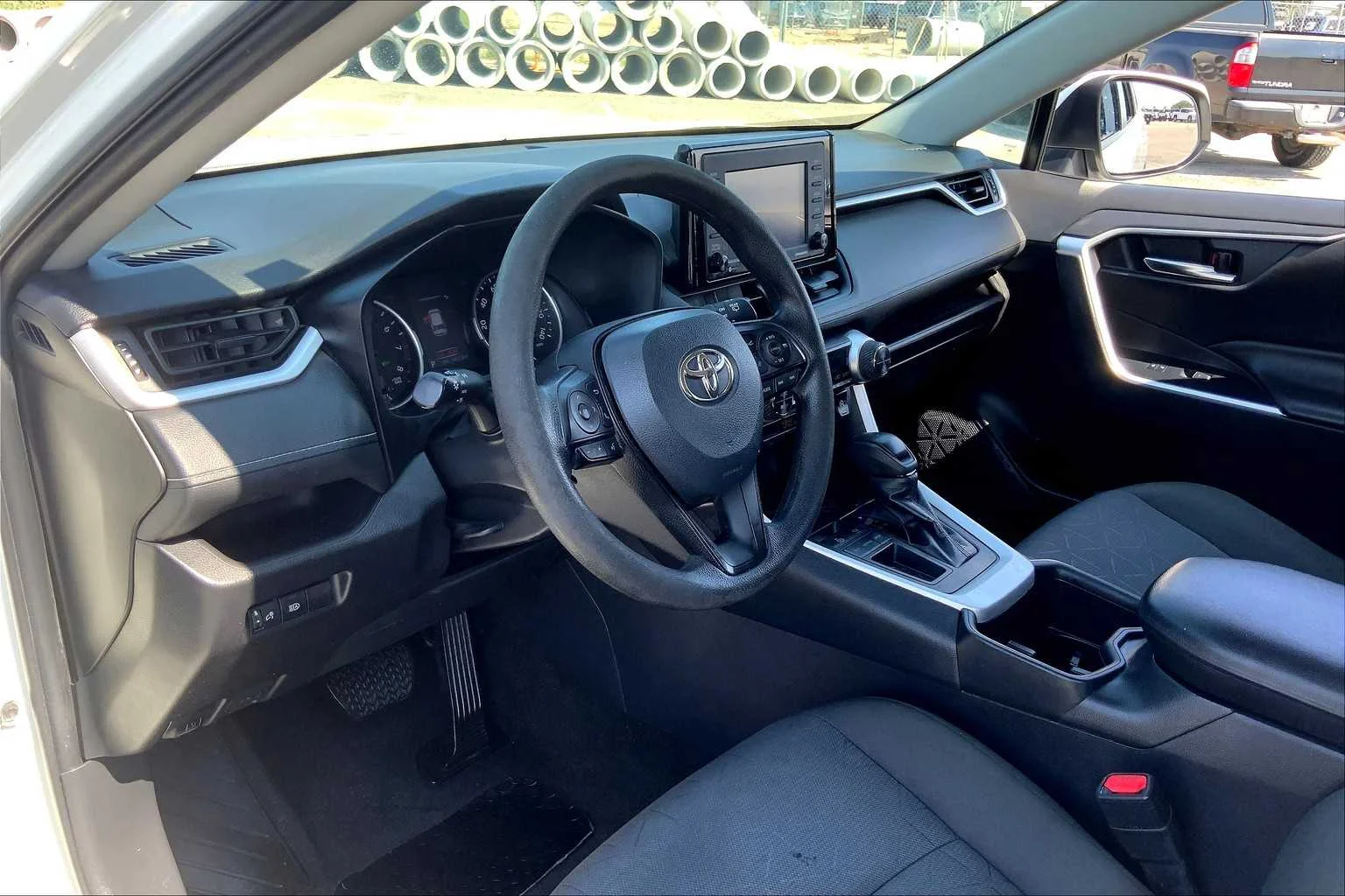 Used 2022 White Toyota XLE image 17