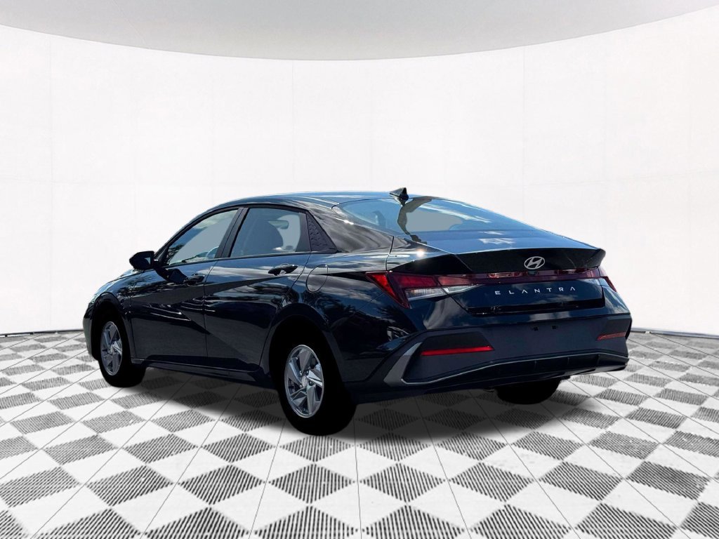 New 2026 Black Hyundai SE image 8