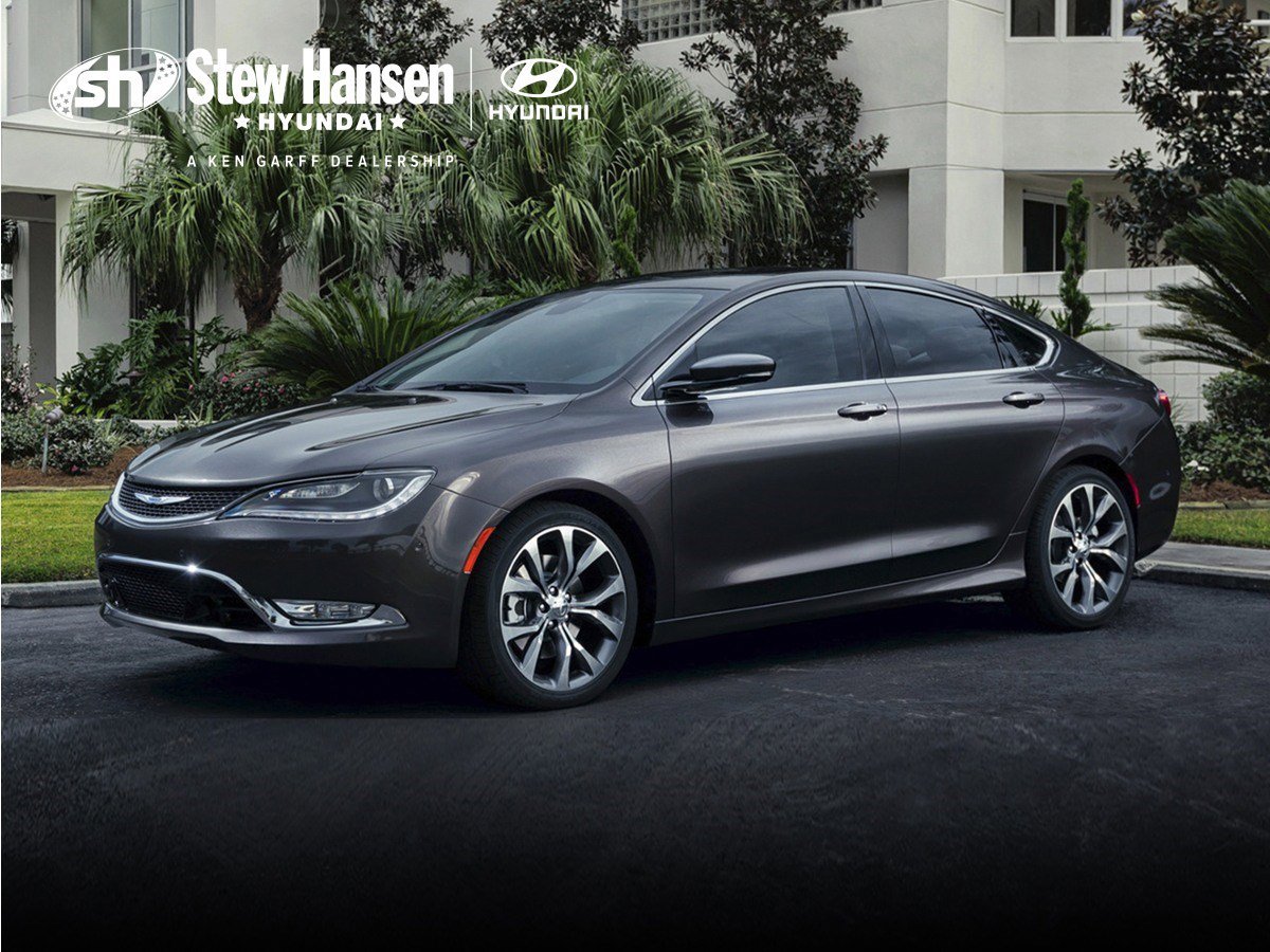 2017 Chrysler 200 Touring's photo