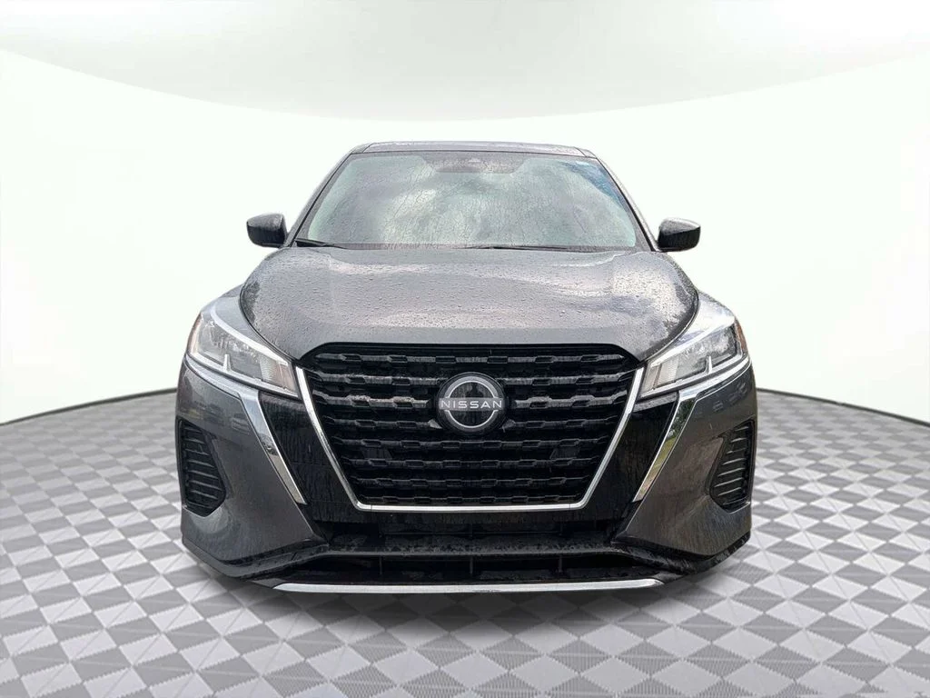 Used 2024 Gray Nissan S image 5