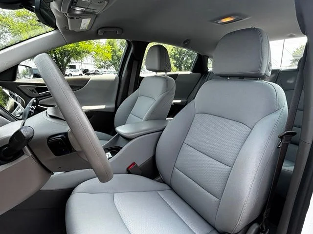 Used 2022 White Chevrolet LS image 9