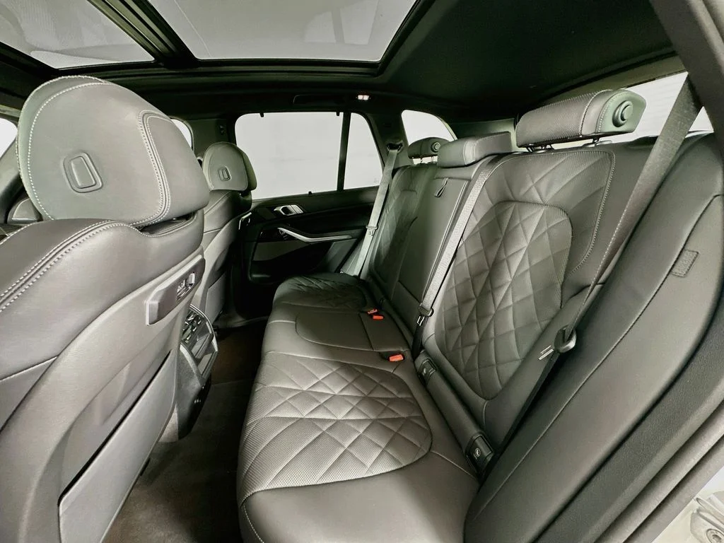 New 2026 Alpine White BMW xDrive40i image 24