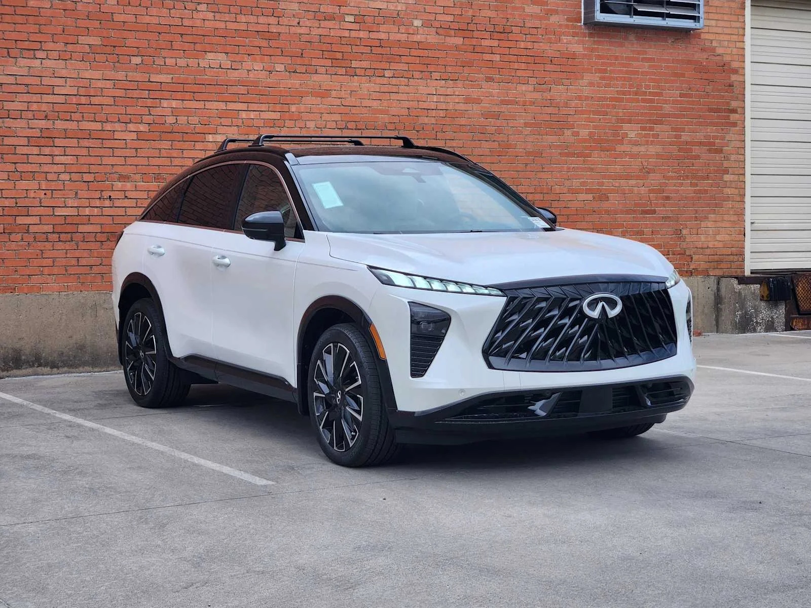 New 2027 2T RAD WHT INFINITI Autograph AWD image 2