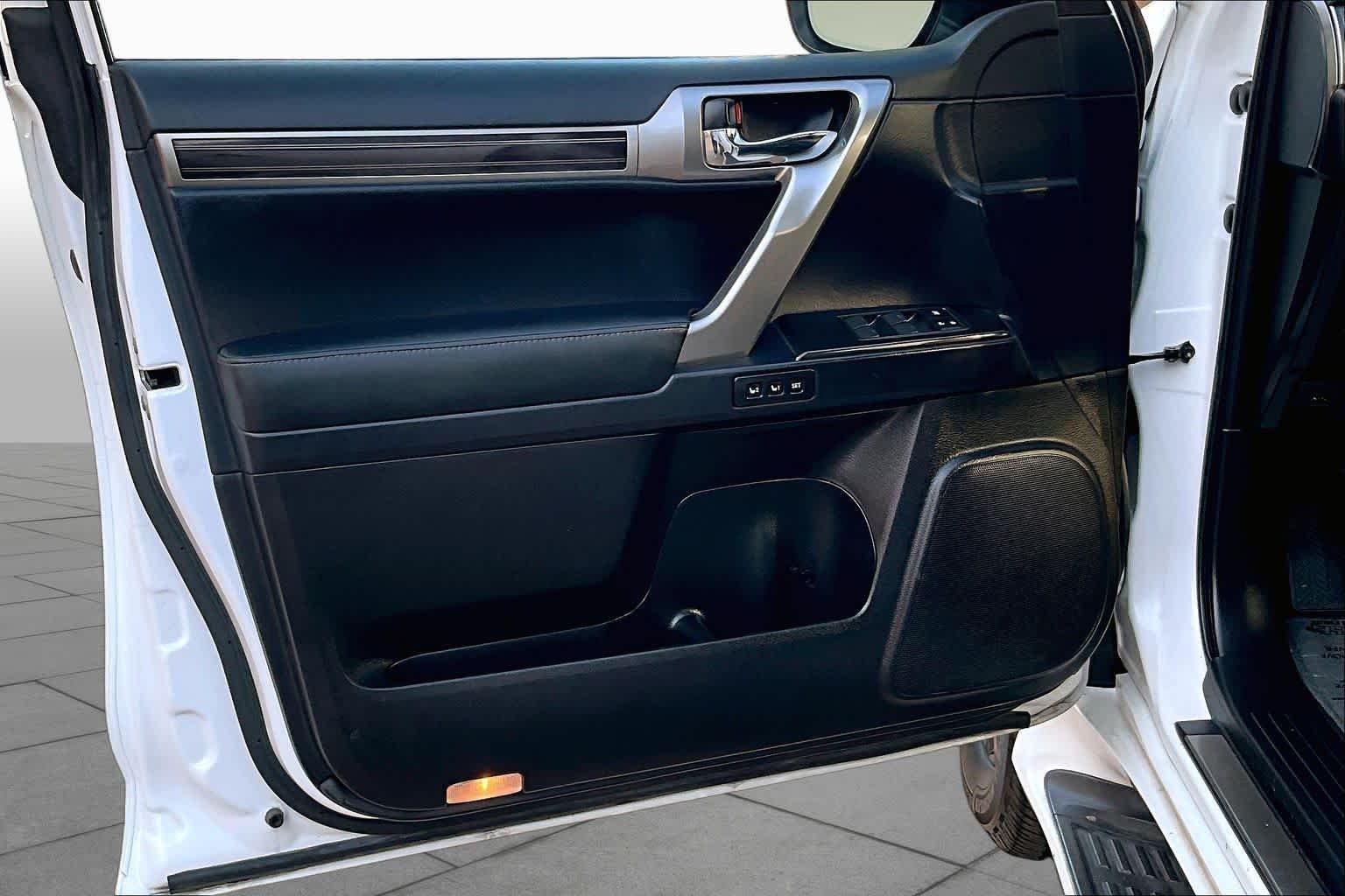 Used 2022 Starfire Pearl Lexus Premium image 22