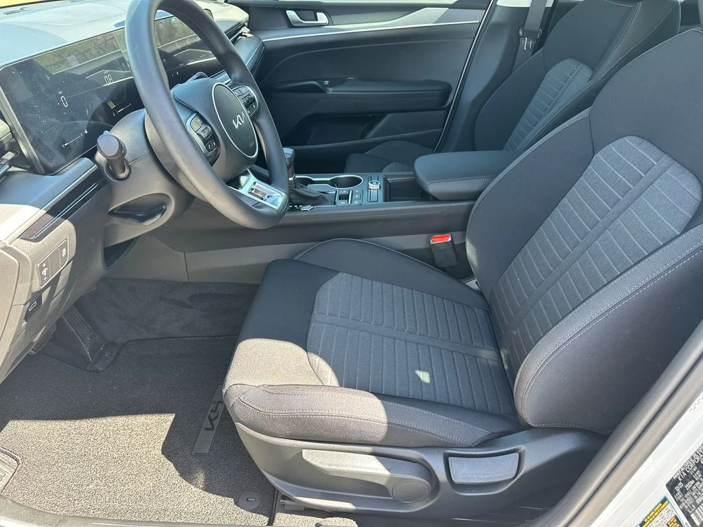 New 2026 White Kia LXS image 9